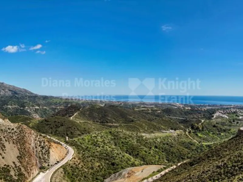 First-floor three-bedroom apartment with sea views in Real de la Quinta