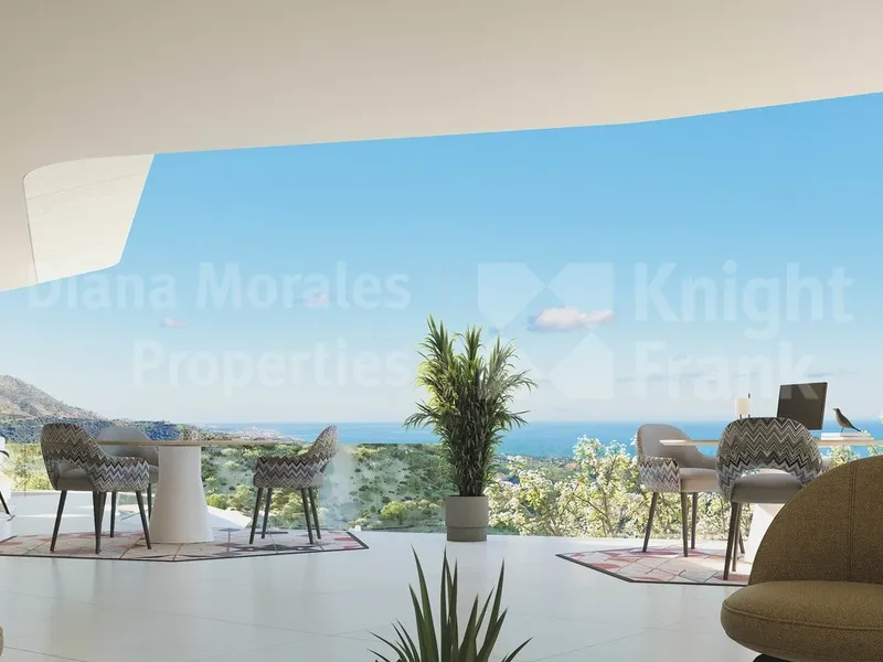 Three-bedroom penthouse with solarium and sea views in Real de la Quinta