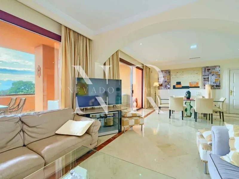 Penthouse in Gran Bahía on the beachfront for sale