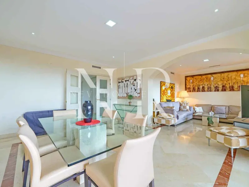 Penthouse in Gran Bahía on the beachfront for sale