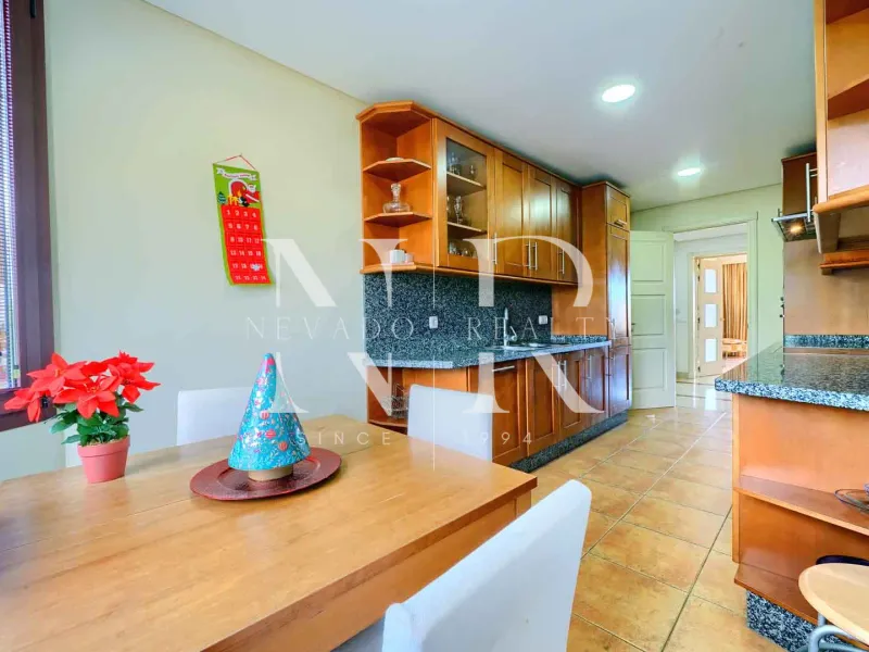 Penthouse in Gran Bahía on the beachfront for sale