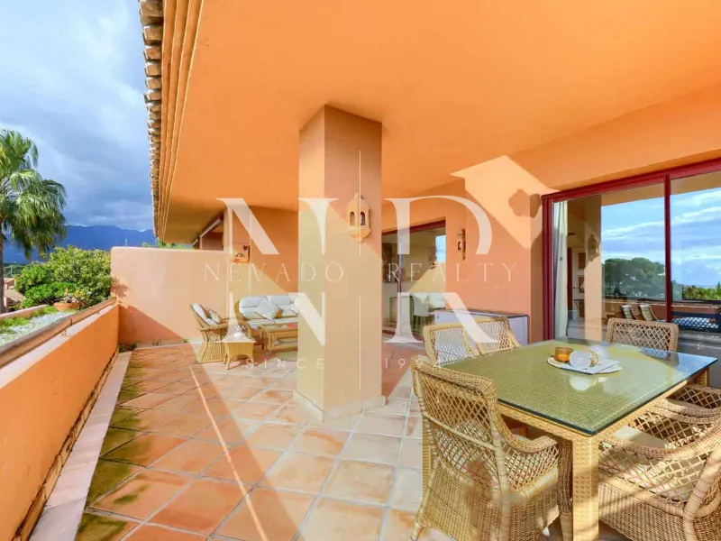 Penthouse in Gran Bahía on the beachfront for sale