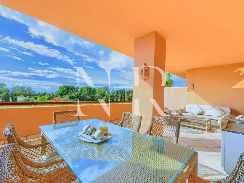 Penthouse in Gran Bahía on the beachfront for sale