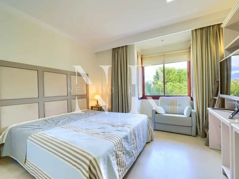 Penthouse in Gran Bahía on the beachfront for sale