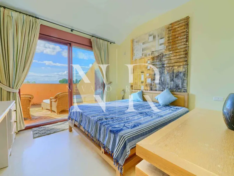 Penthouse in Gran Bahía on the beachfront for sale