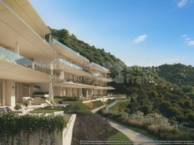 Three-bedroom penthouse with solarium and sea views in Real de la Quinta