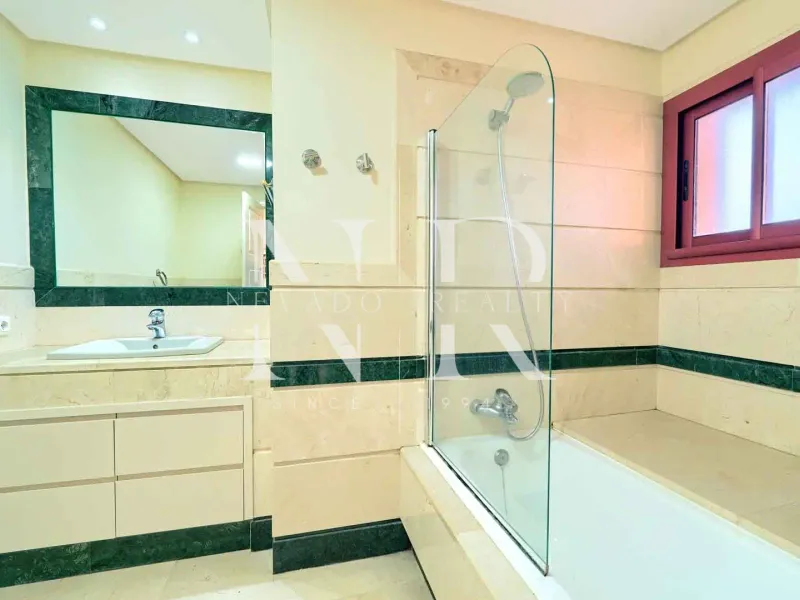 Penthouse in Gran Bahía on the beachfront for sale