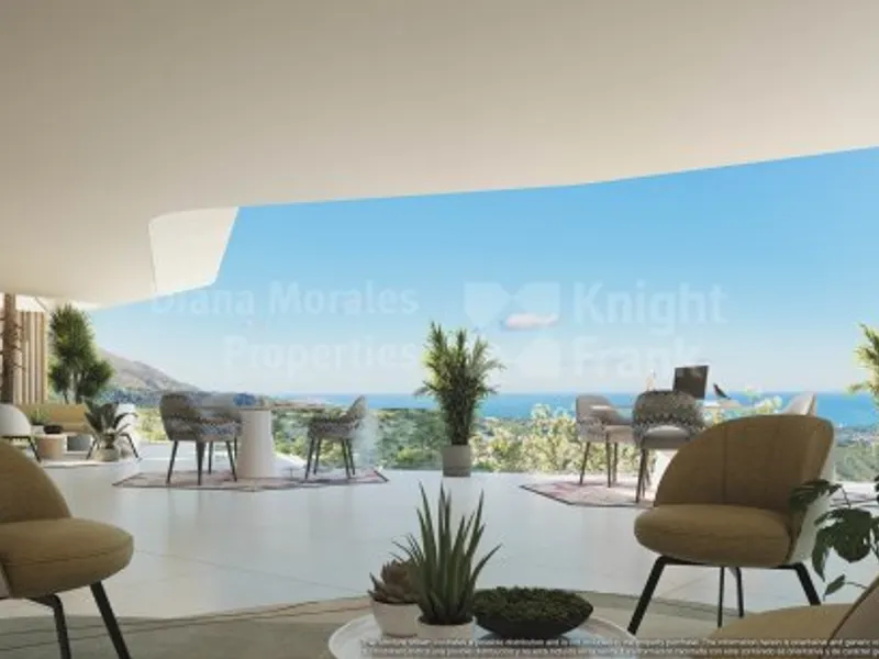 Three-bedroom penthouse with solarium and sea views in Real de la Quinta