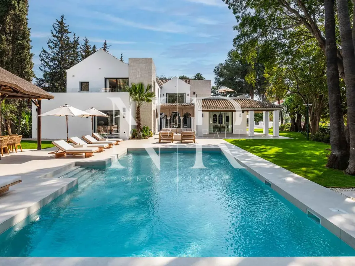 Contemporary villa in Nueva Andalucía for sale