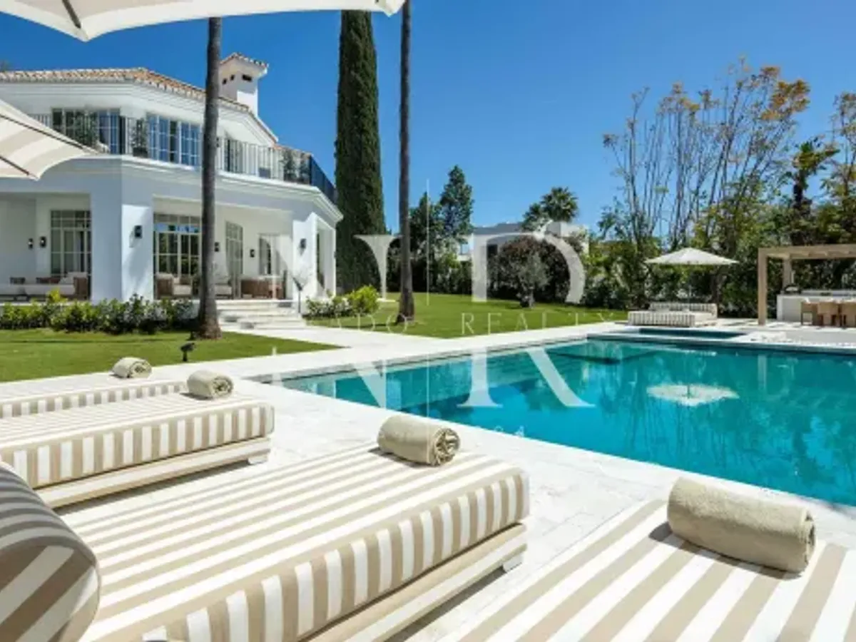 Contemporary villa in Nueva Andalucía for sale