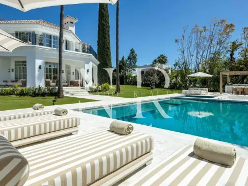 Contemporary villa in Nueva Andalucía for sale