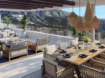 Three bedroom penthouse with a private pool in El Real de la Quinta