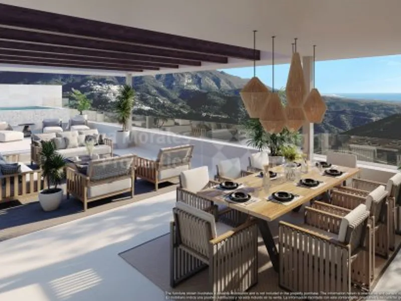 Three bedroom penthouse with a private pool in El Real de la Quinta