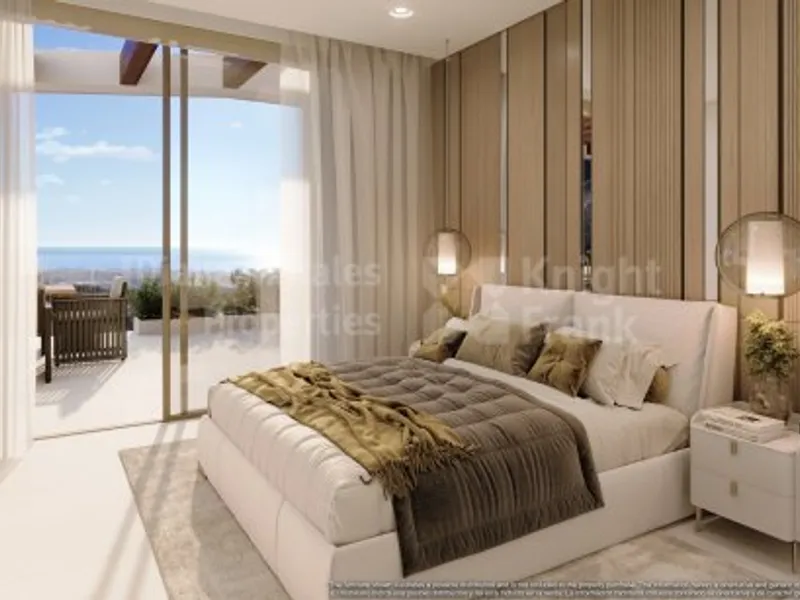 Three bedroom penthouse with a private pool in El Real de la Quinta