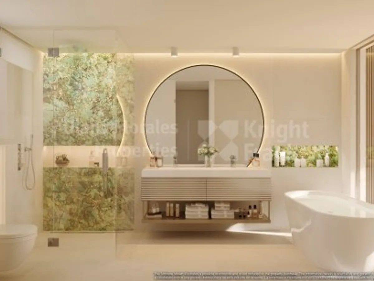 Three bedroom penthouse with a private pool in El Real de la Quinta