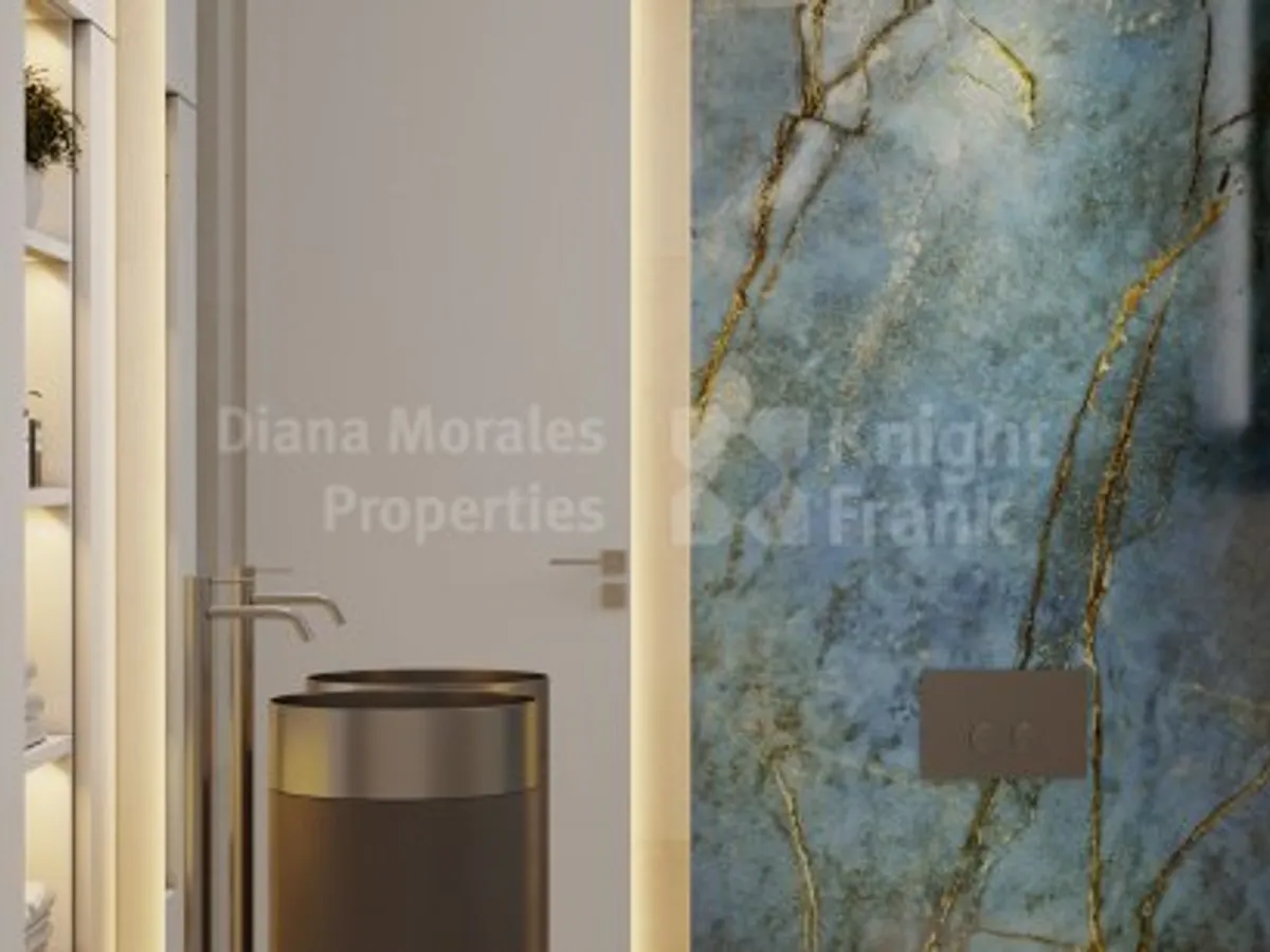 Three bedroom penthouse with a private pool in El Real de la Quinta