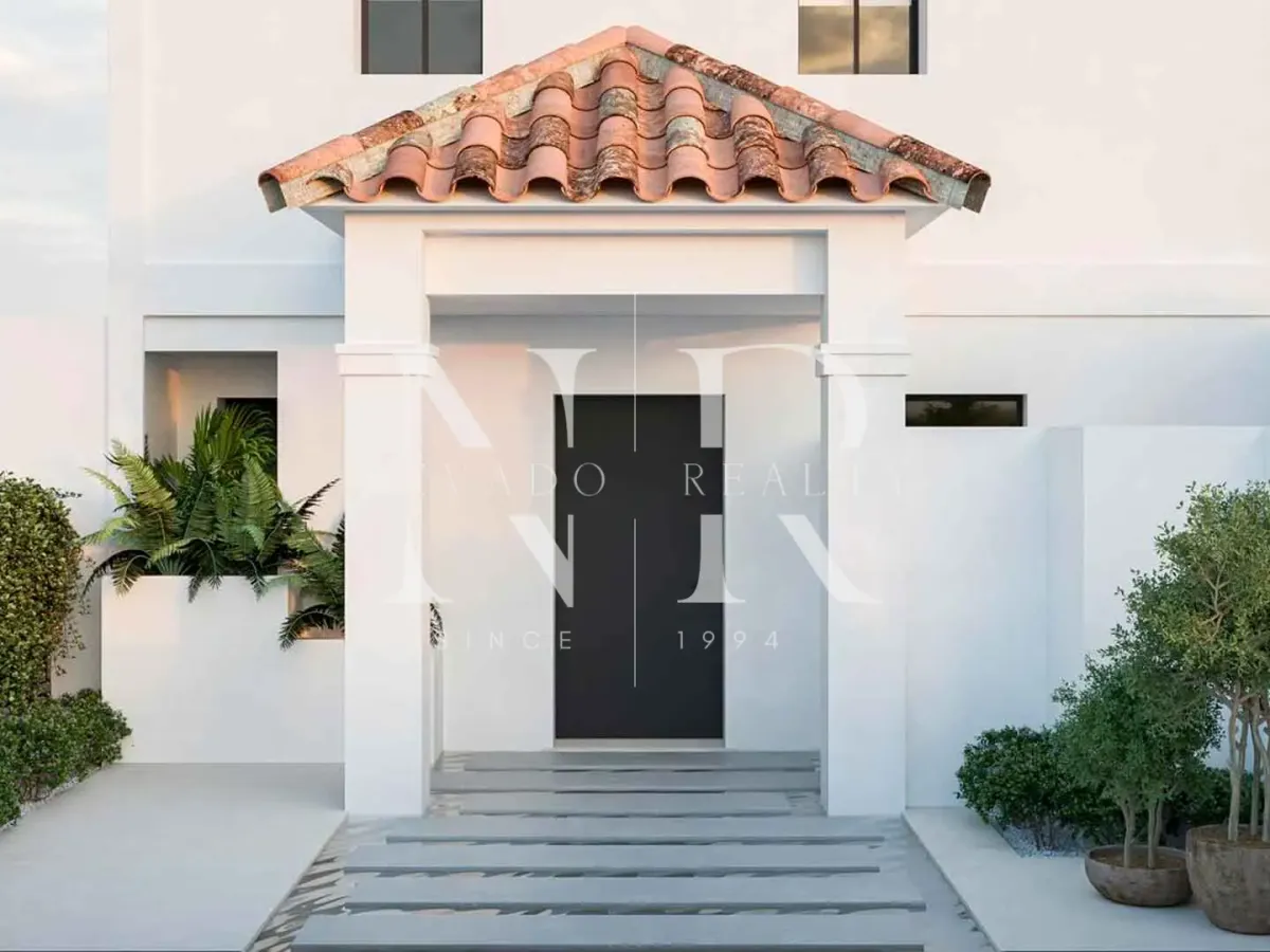 Fully renovated townhouse in La Quinta Golf residential complex for sale