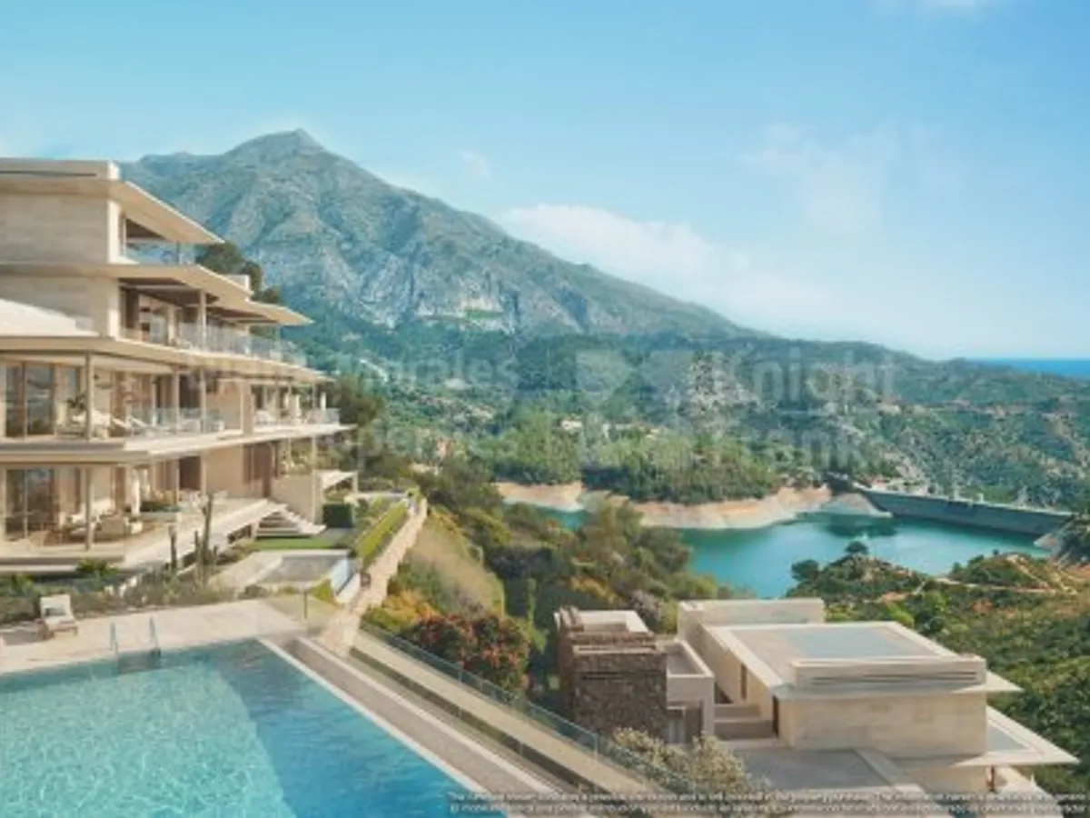 Two bedroom penthouse with a private pool in El Real de la Quinta