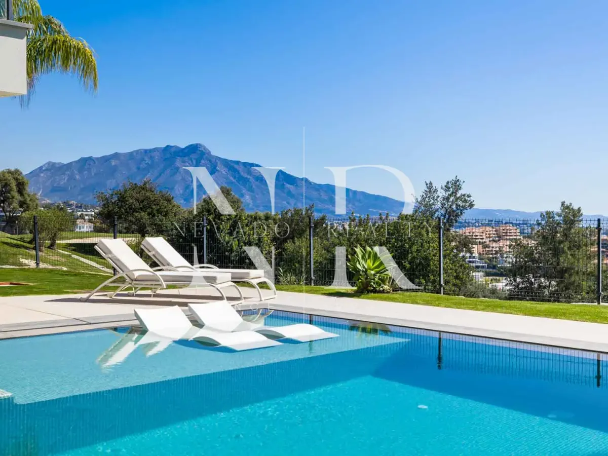 Villa in La Alquería with panoramic sea and golf views for sale