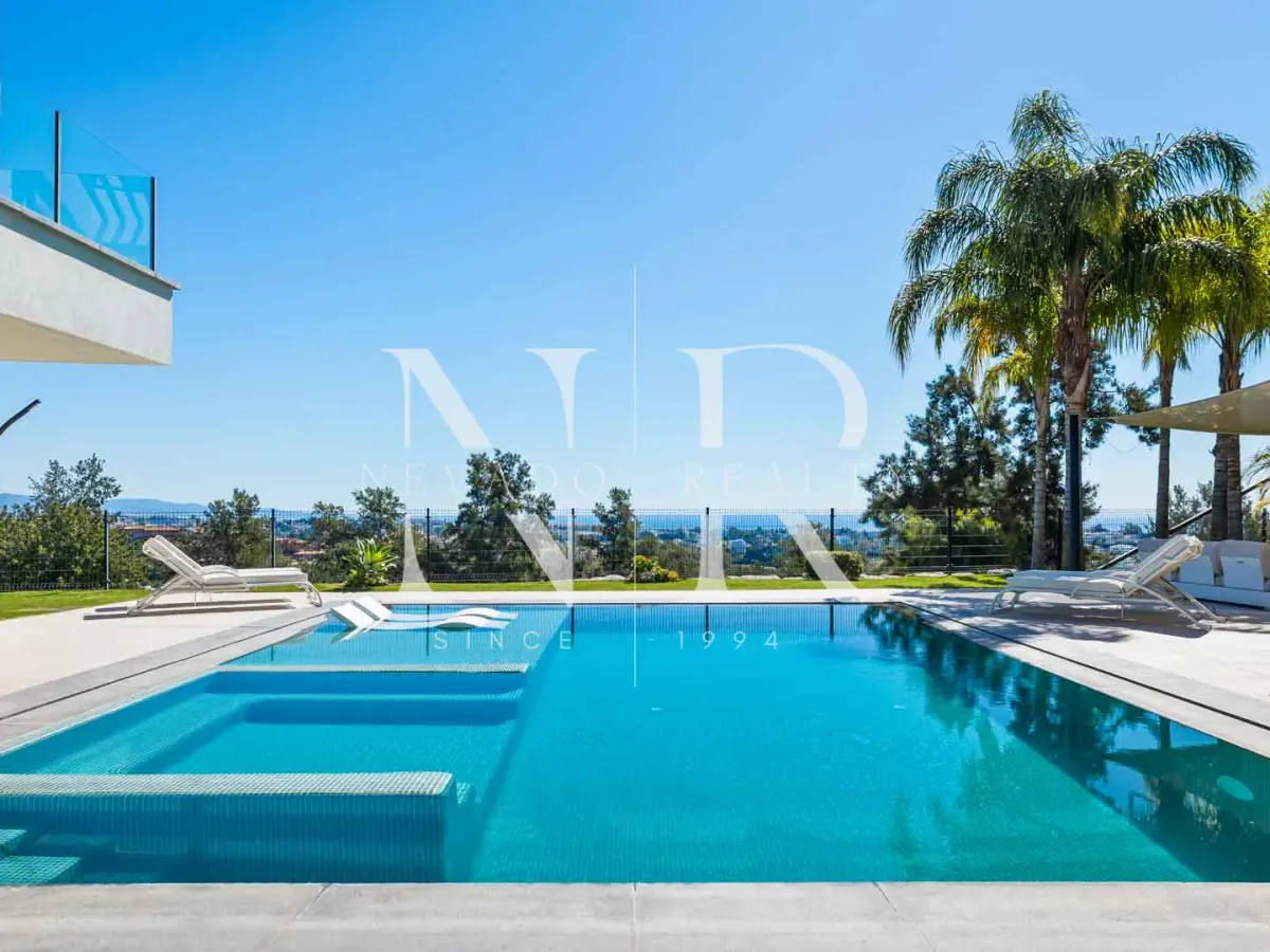 Villa in La Alquería with panoramic sea and golf views for sale