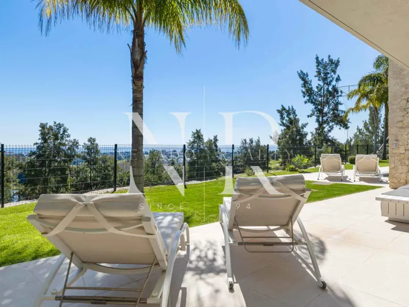 Villa in La Alquería with panoramic sea and golf views for sale