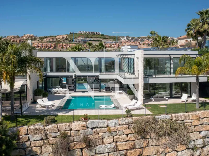 Villa in La Alquería with panoramic sea and golf views for sale