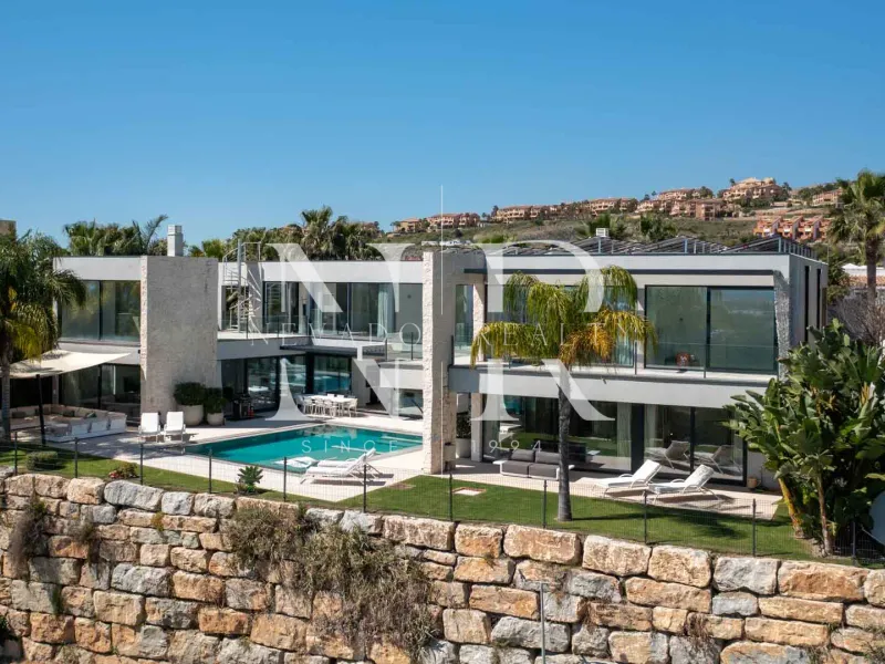 Villa in La Alquería with panoramic sea and golf views for sale