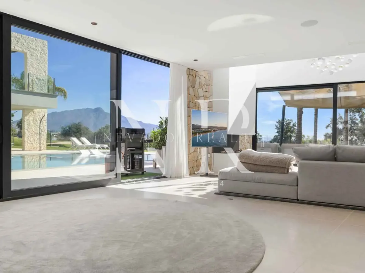 Villa in La Alquería with panoramic sea and golf views for sale