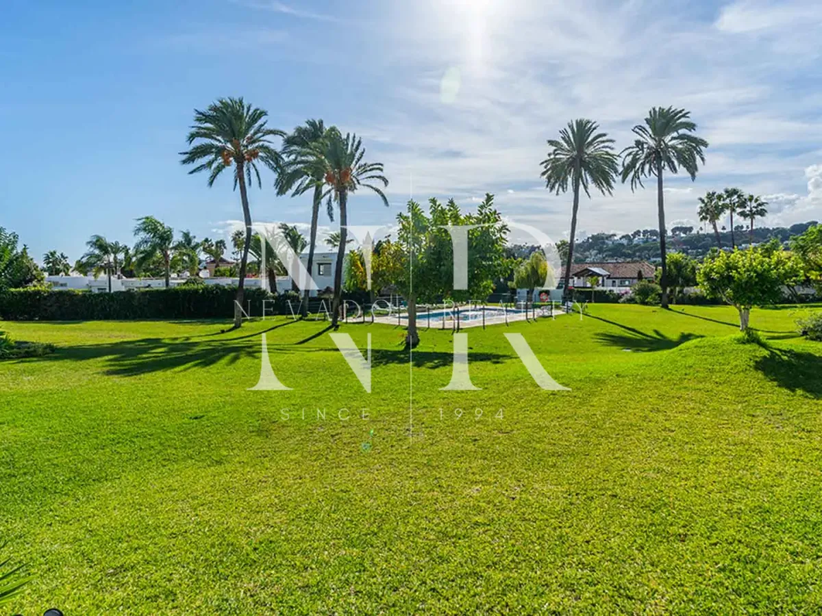 Fully renovated townhouse for sale in La Rinconada residential complex