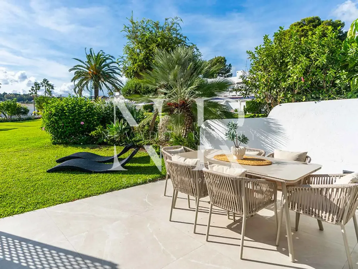 Fully renovated townhouse for sale in La Rinconada residential complex