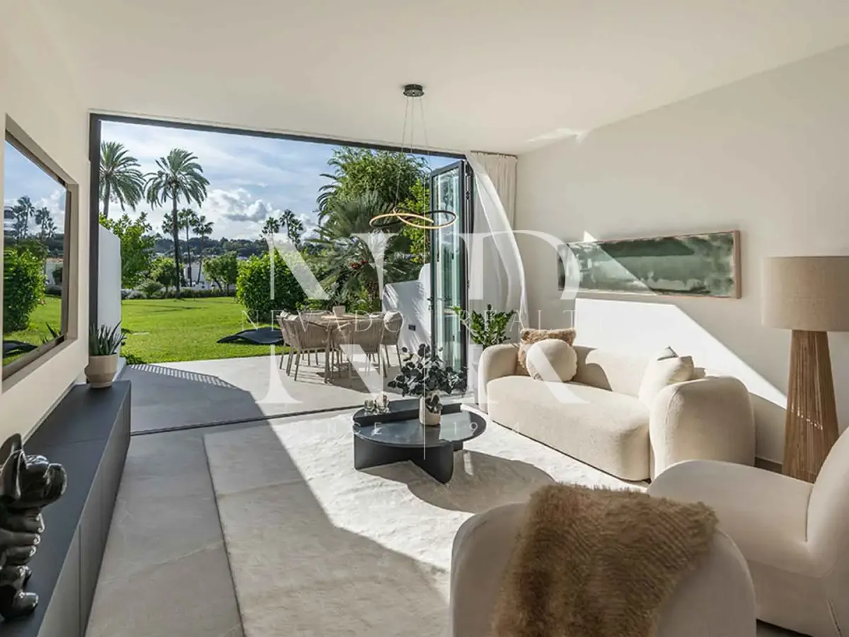 Fully renovated townhouse for sale in La Rinconada residential complex