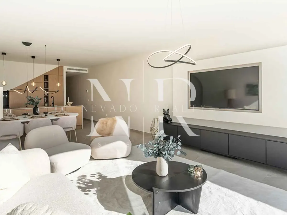 Fully renovated townhouse for sale in La Rinconada residential complex