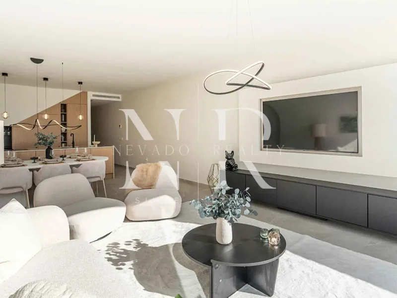 Fully renovated townhouse for sale in La Rinconada residential complex