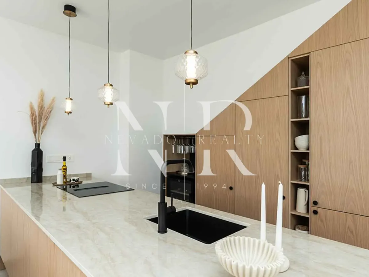 Fully renovated townhouse for sale in La Rinconada residential complex