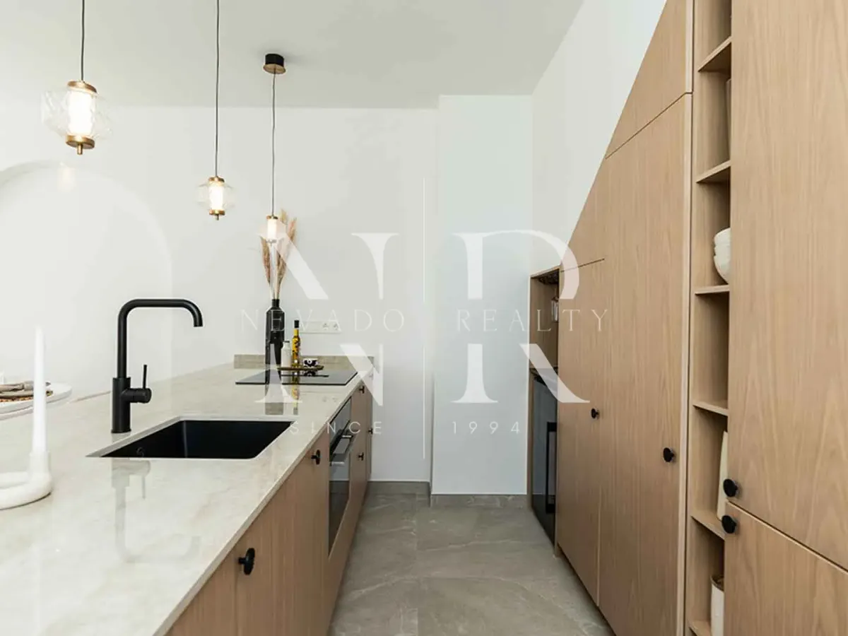 Fully renovated townhouse for sale in La Rinconada residential complex