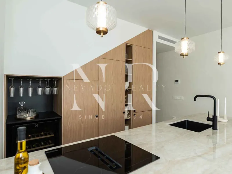 Fully renovated townhouse for sale in La Rinconada residential complex