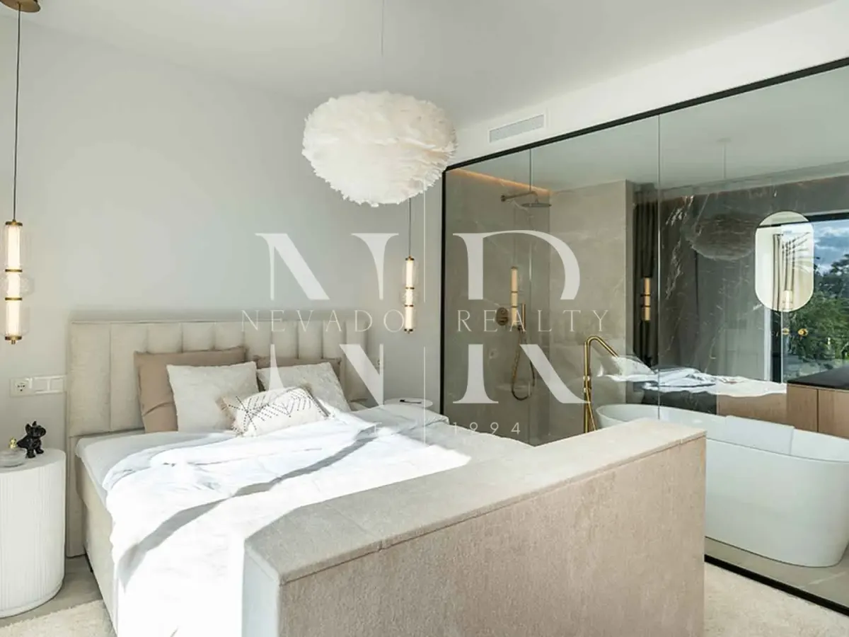 Fully renovated townhouse for sale in La Rinconada residential complex