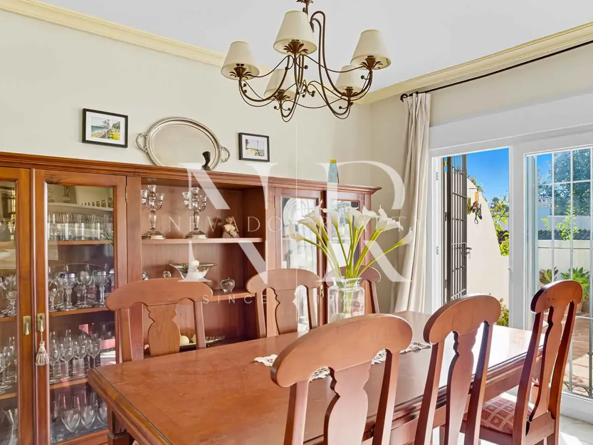 Semi-detached house in El Capricho residential complex for sale