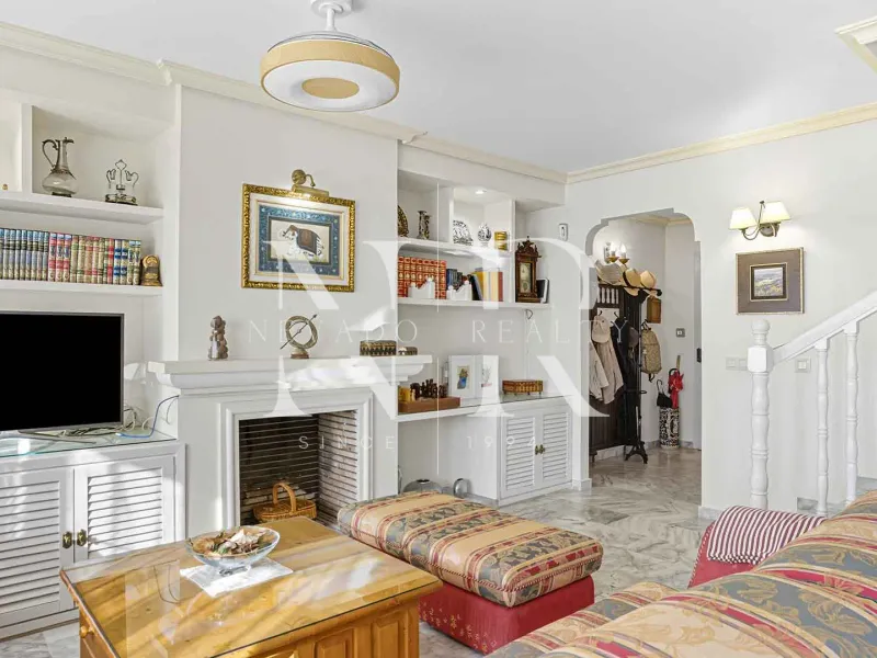 Semi-detached house in El Capricho residential complex for sale