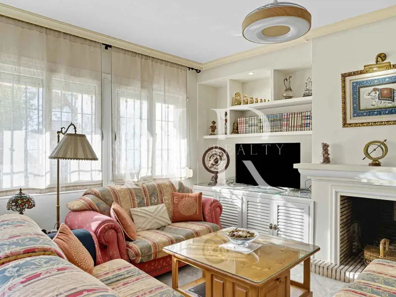 Semi-detached house in El Capricho residential complex for sale