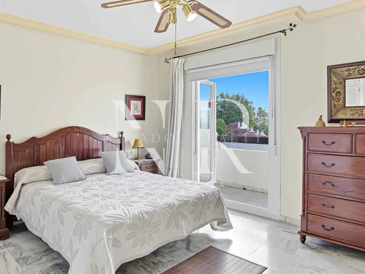 Semi-detached house in El Capricho residential complex for sale