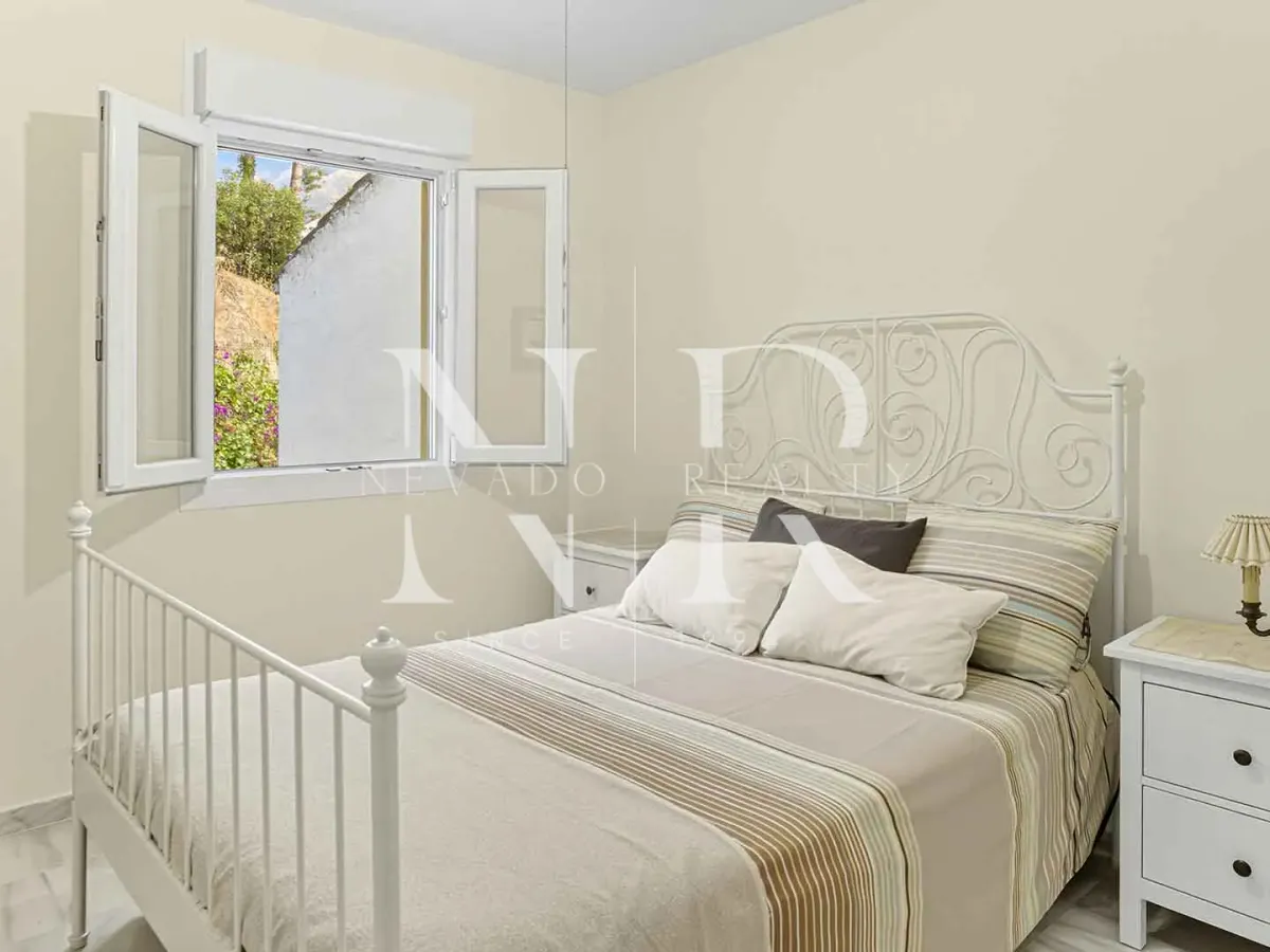 Semi-detached house in El Capricho residential complex for sale