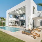 Designer villa for sale in El Paraíso 1