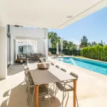 Designer villa for sale in El Paraíso 2