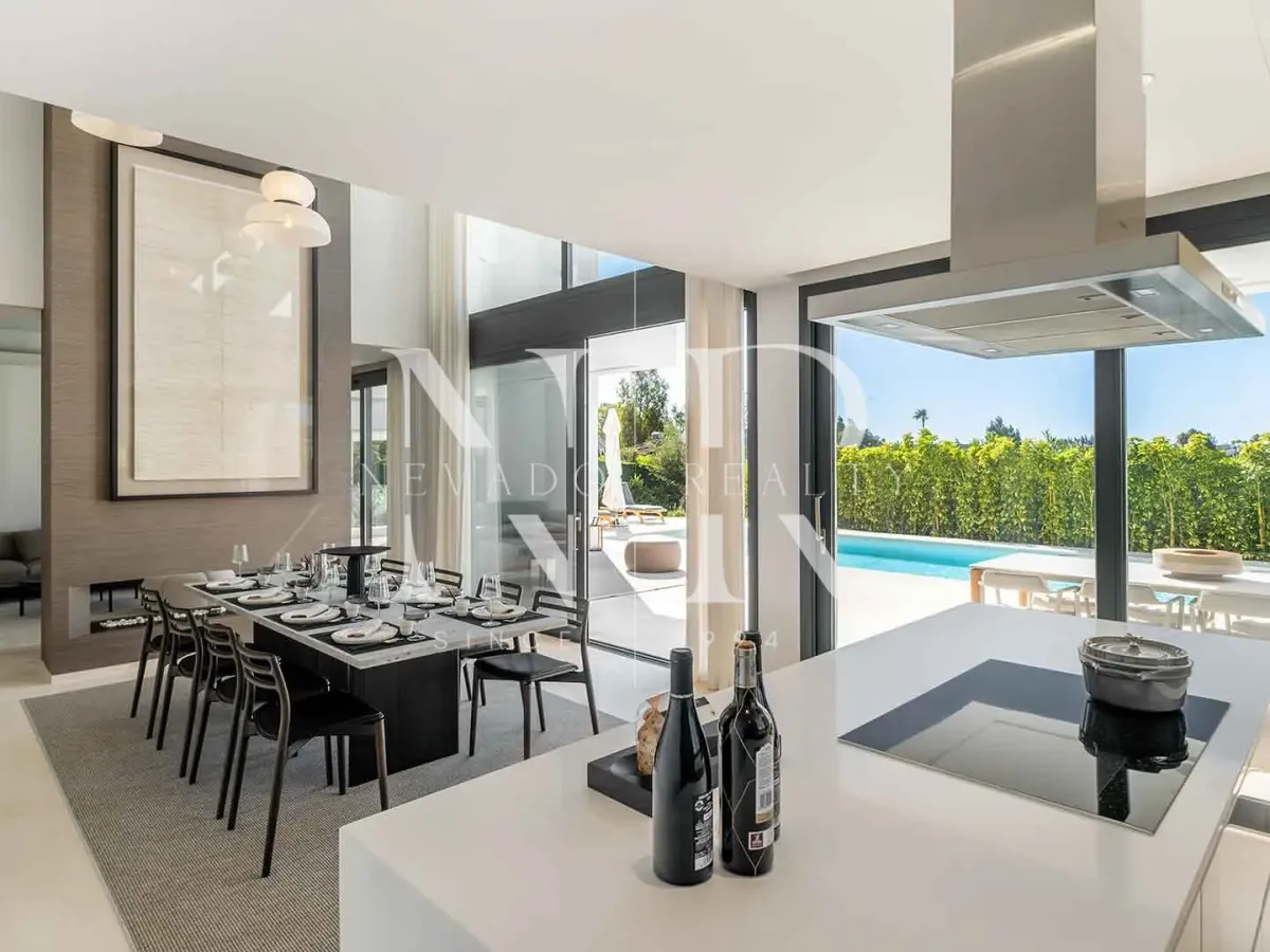 Designer villa for sale in El Paraíso