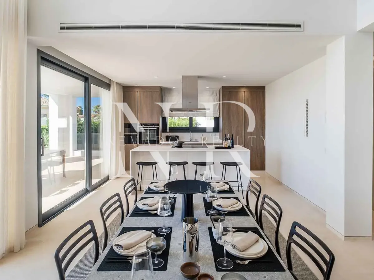 Designer villa for sale in El Paraíso