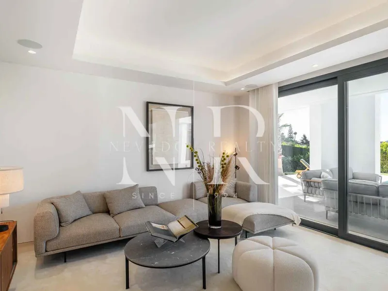 Designer villa for sale in El Paraíso