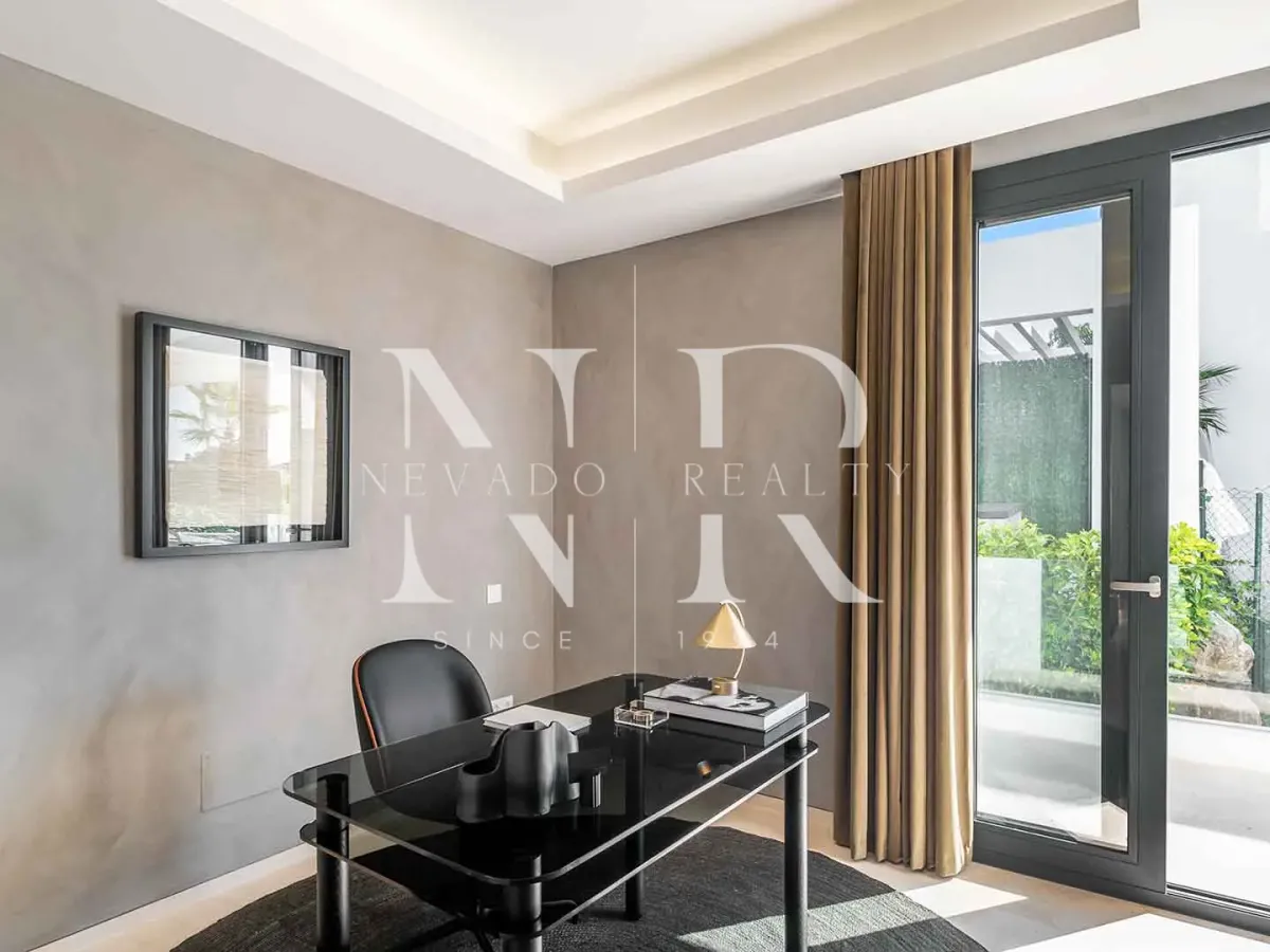 Designer villa for sale in El Paraíso