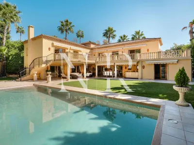 Villa for sale in Nueva Andalucía