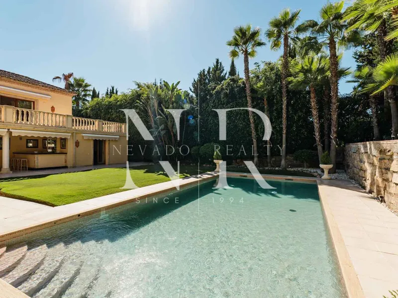 Villa for sale in Nueva Andalucía